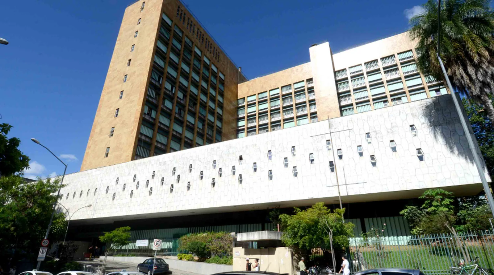 Fachada do Hospital Governador Israel Pinheiro (HGIP), do IPSEMG, em Belo Horizonte
