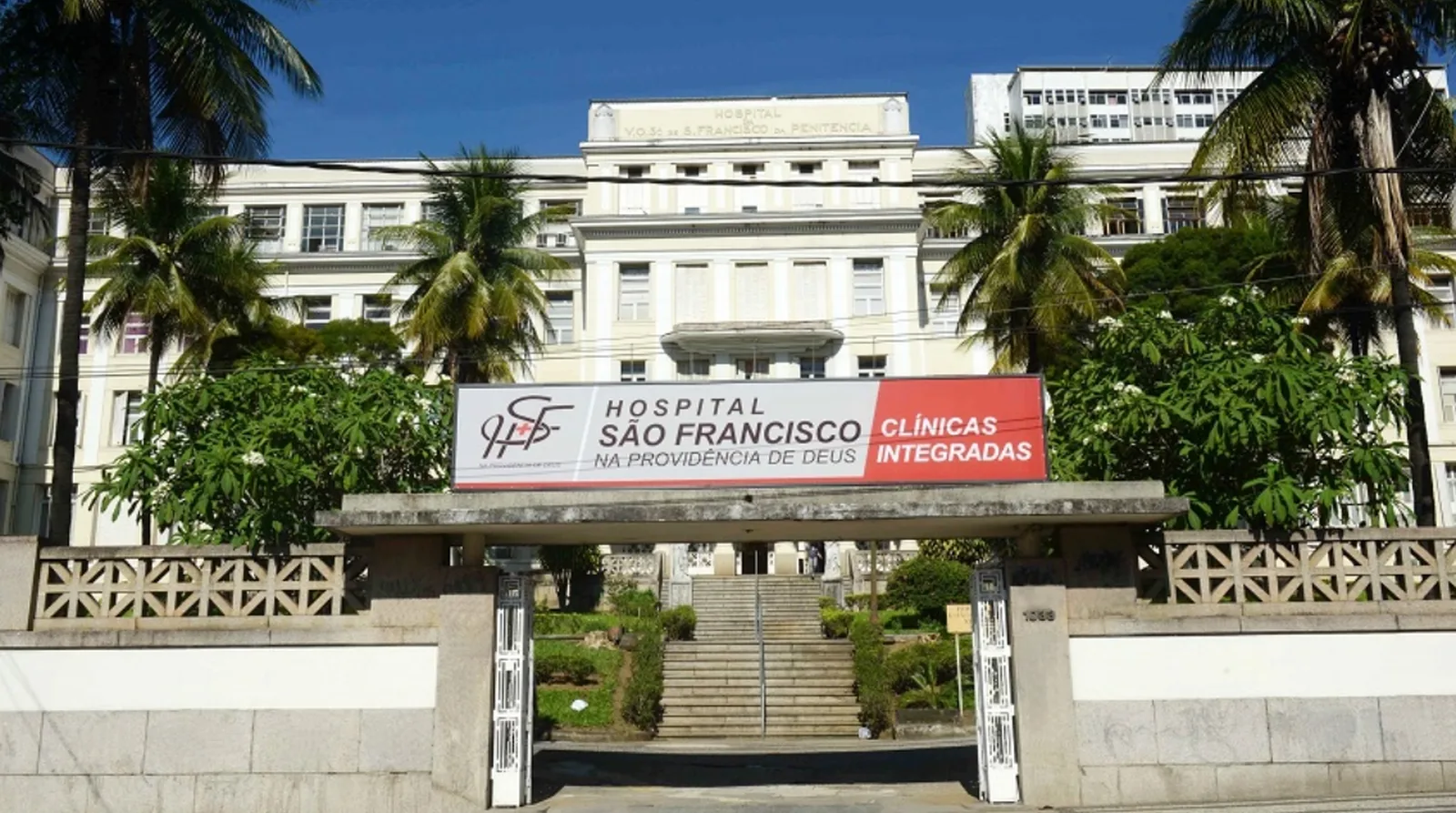 Fachada do Hospital Universitário São Francisco na Providência de Deus (HUSF), em Bragança Paulista, São Paulo