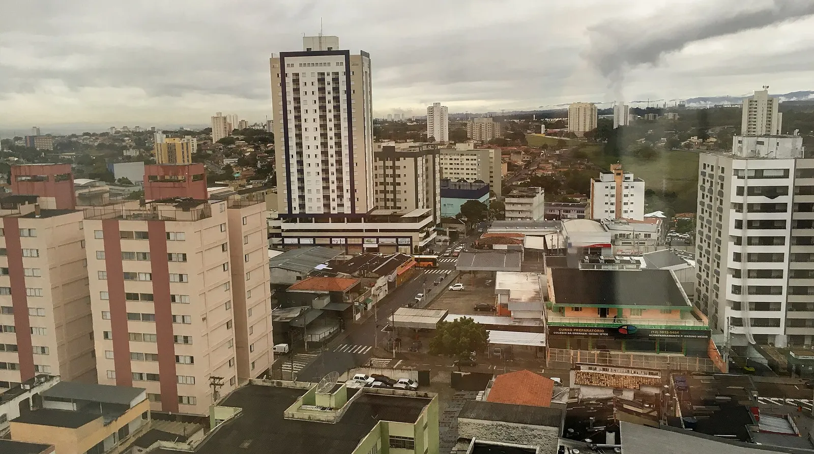 Vista de prédios e ruas de São José dos Campos, em São Paulo