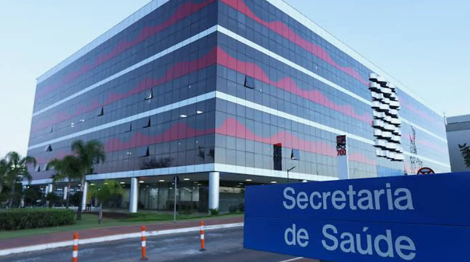 Fachada da Secretaria de Estado de Saúde do Distrito Federal, em Brasília