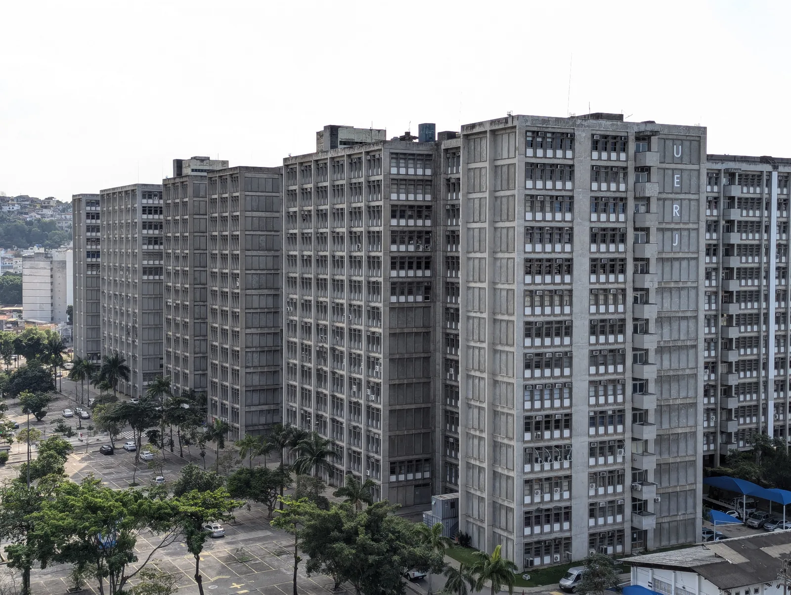 Campus Maracanã da UERJ, com o Pavilhão Reitor João Lyra Filho ao fundo