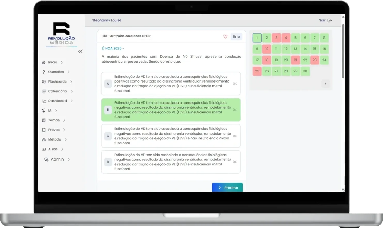Tela de resolução de questões da plataforma da Revolução Médica, exibida em notebook